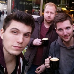 Foto Äffchen mit Käffchen